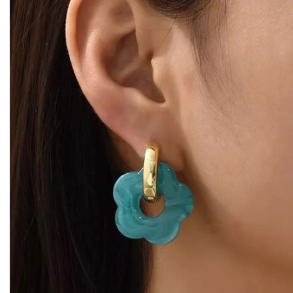NEW Blue Floral Acrylic 90s Drop Hoop Earrings - Picture 3 of 3